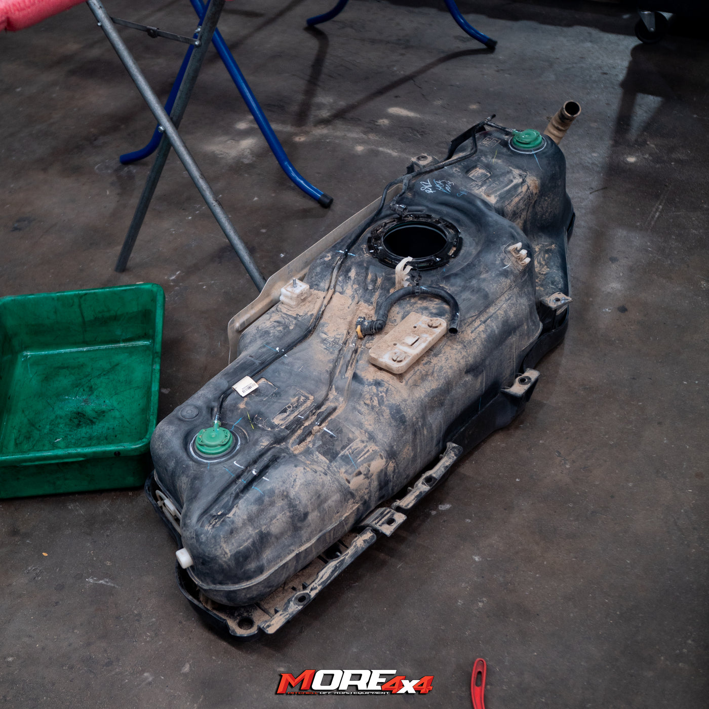BROWN DAVIS - 140L Long Range Fuel Tank - To Suit RAPTOR 22+ – MORE 4x4