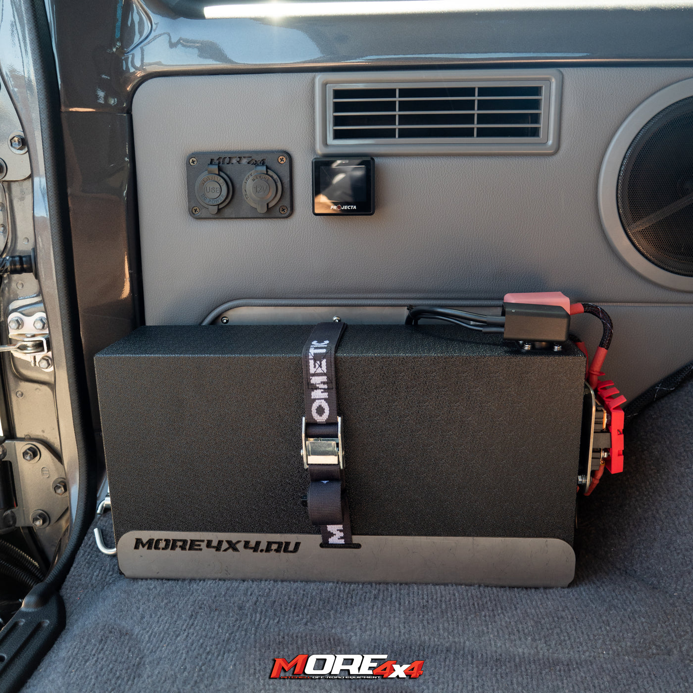 MORE4x4-toyotalandcruiser76seriesvdj76wagondualbatterysetupcustomlithiumbatery100ahprojecta50achargerbussmannfusem4x4-1
