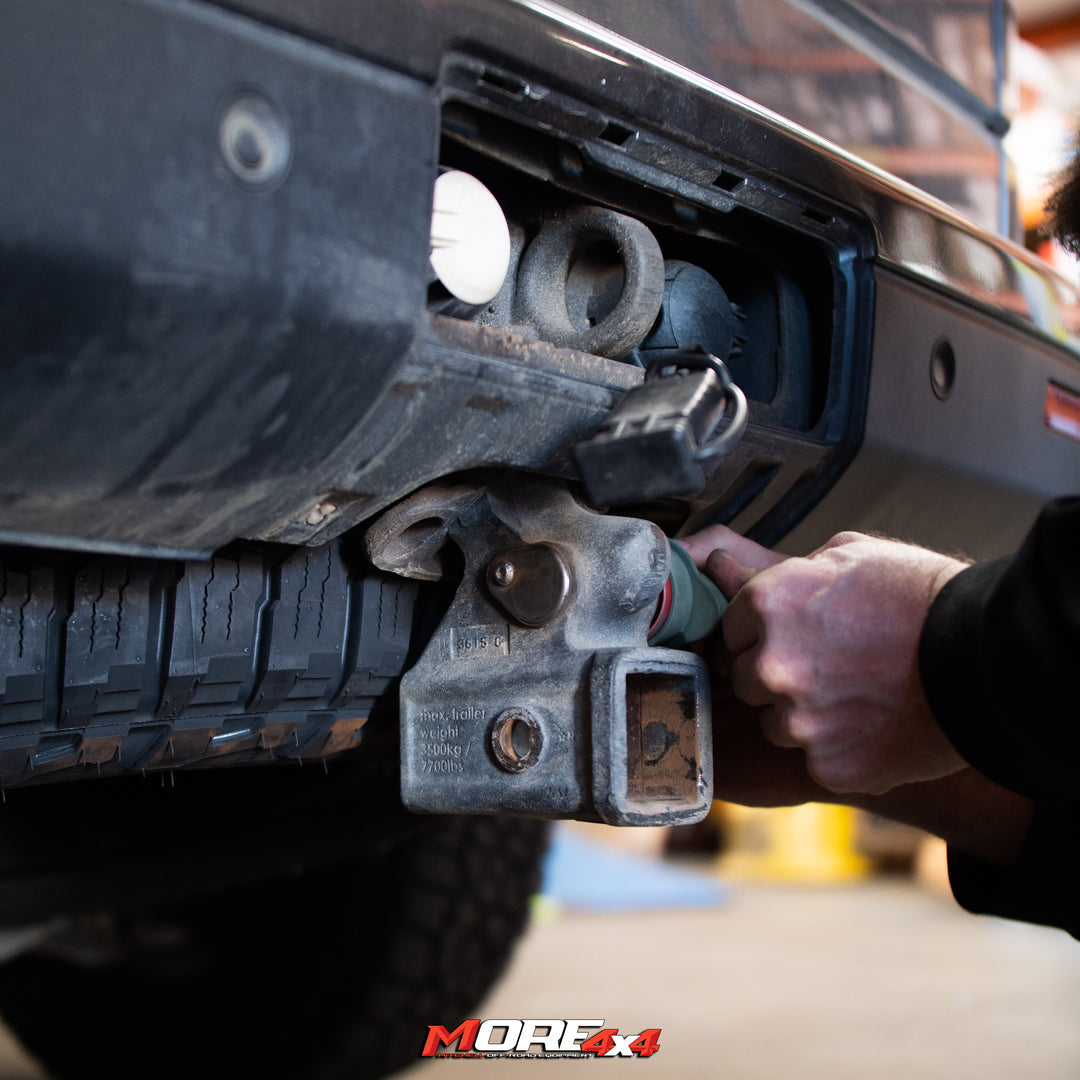 Discovery 4 tow bar storage hotsell